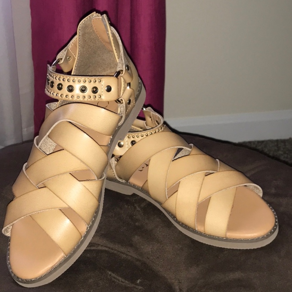 Tan strappy sandals.